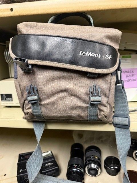 Vintage Minolta X-700 35mm SLR Film Camera with accessories - Image 4